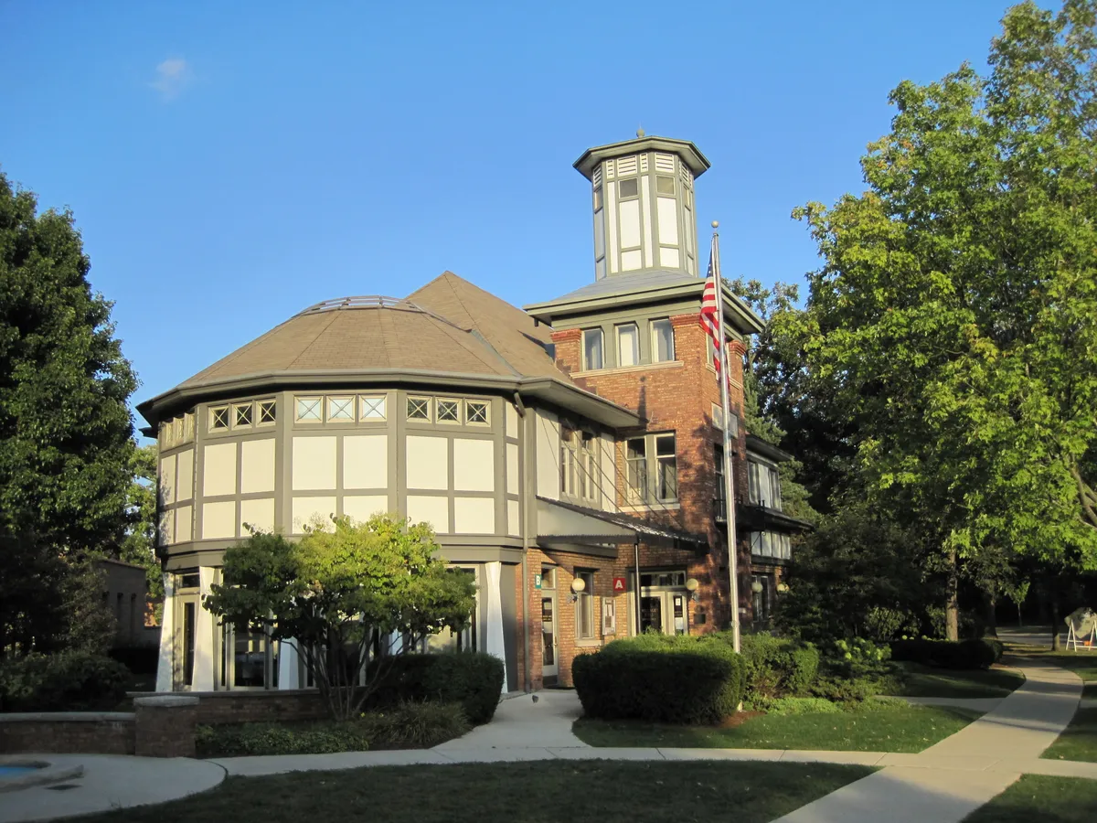 Lake Bluff Uptown Historic District, photographed in August 2009.