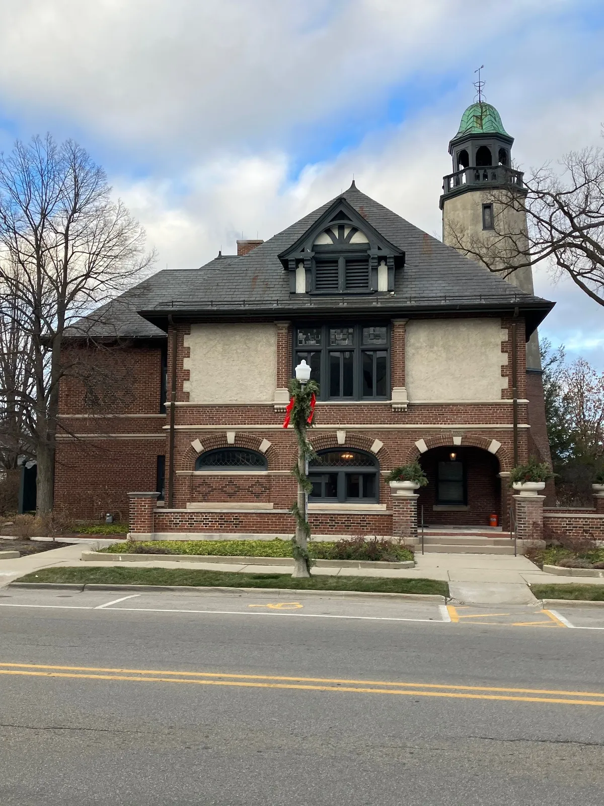 Lake Forest City Hall with brick and stucco walls, arched ground-floor windows and a green-roofed bell tower