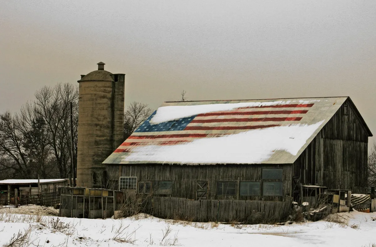 A Kenosha County barn, photographed in February 2008